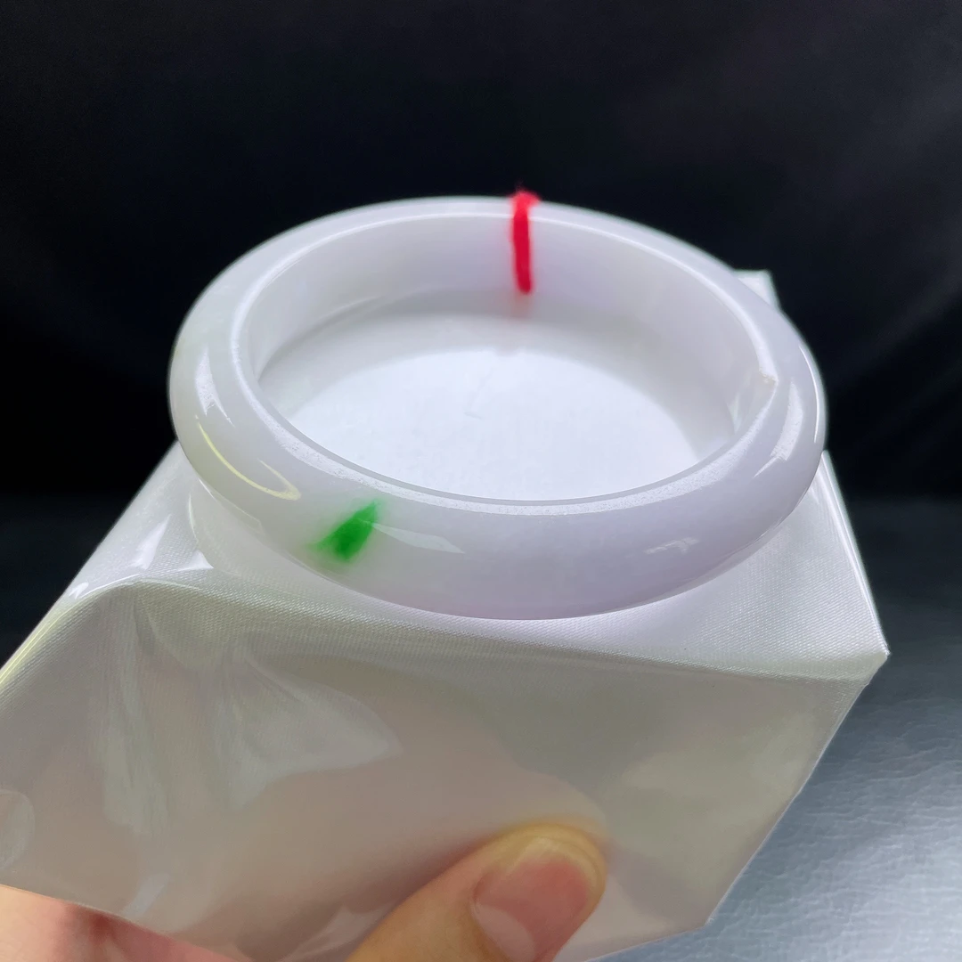 58圈糯底淡紫飘阳绿宽边手镯 有纹