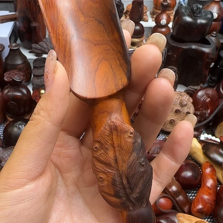 木微凹黄檀雕刻铲子把件