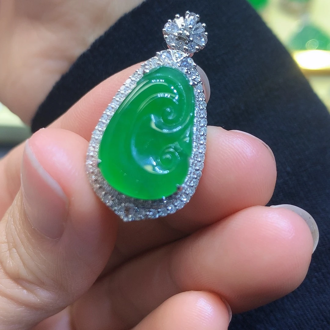 翡翠吊坠(不含链)18K金镶嵌