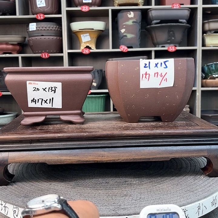 紫砂花盆斯****窗紫砂的颜色很好看