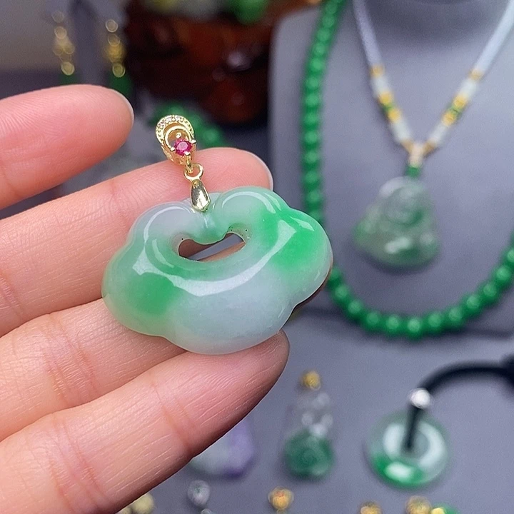 翡翠未镶嵌吊坠(赠链)