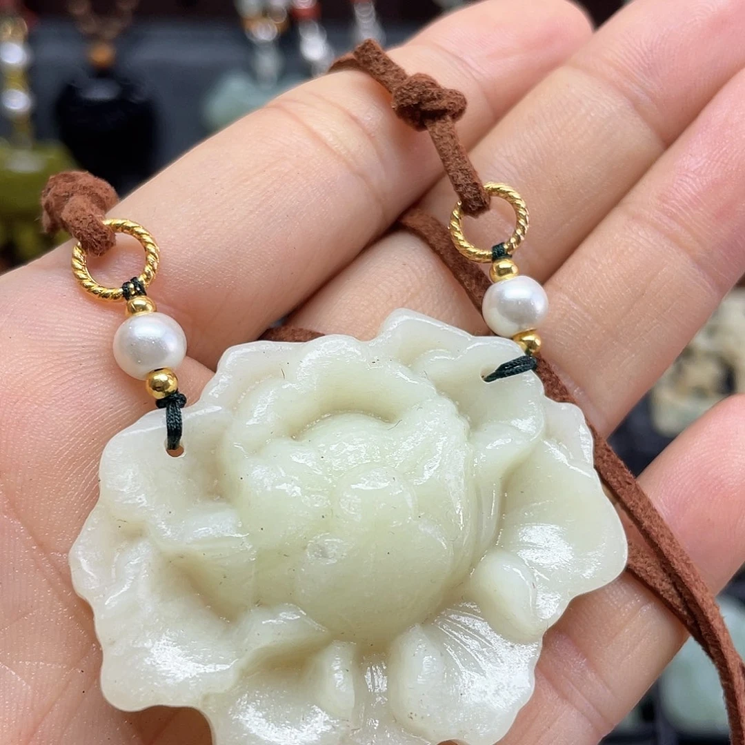 蛇纹石玉未镶嵌颈饰