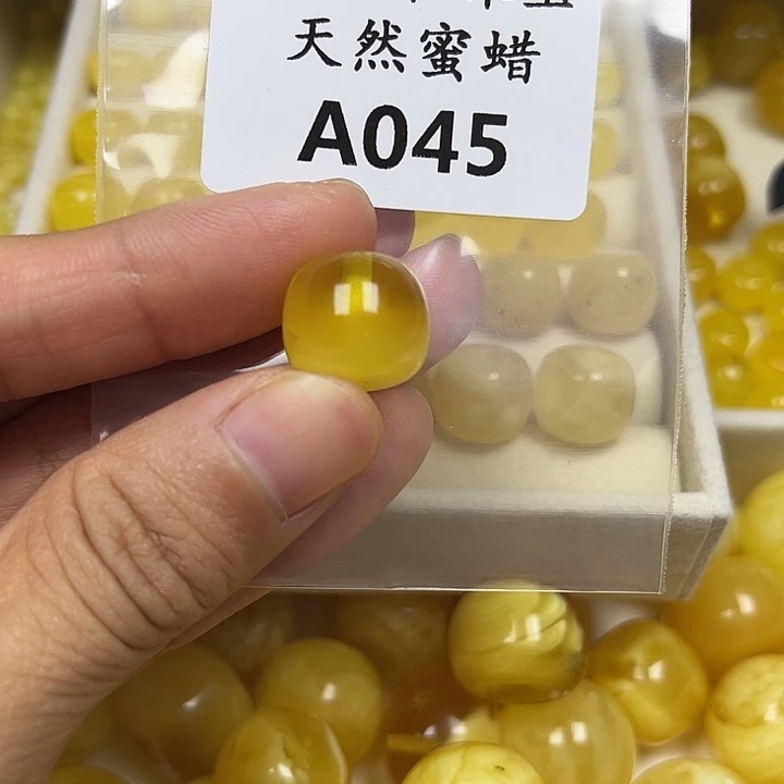 涛***哥蜜蜡未镶嵌裸石A045