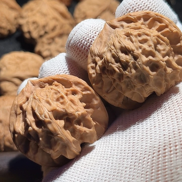 文玩核桃把件三棱