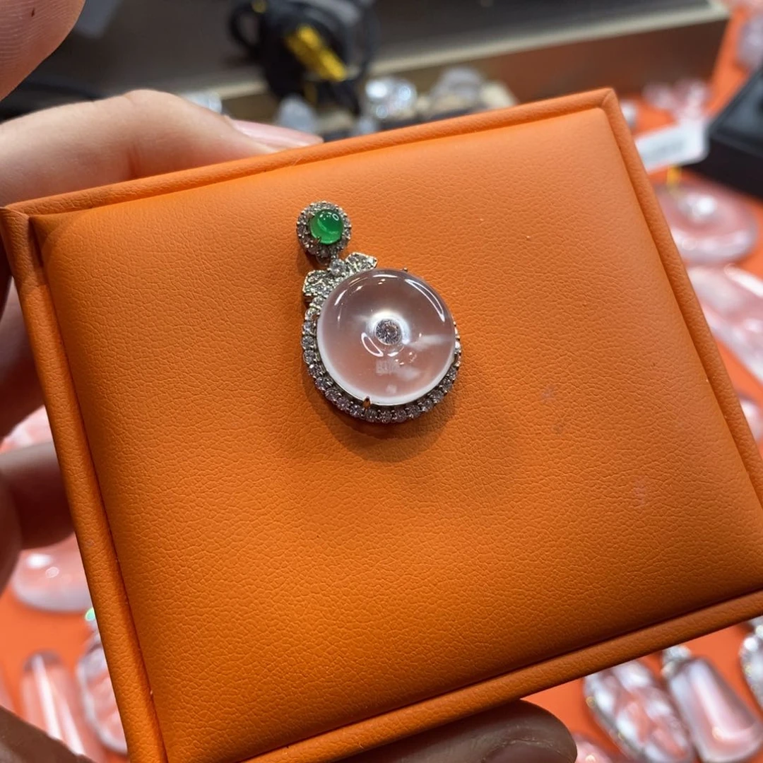 石英质玉吊坠未镶嵌