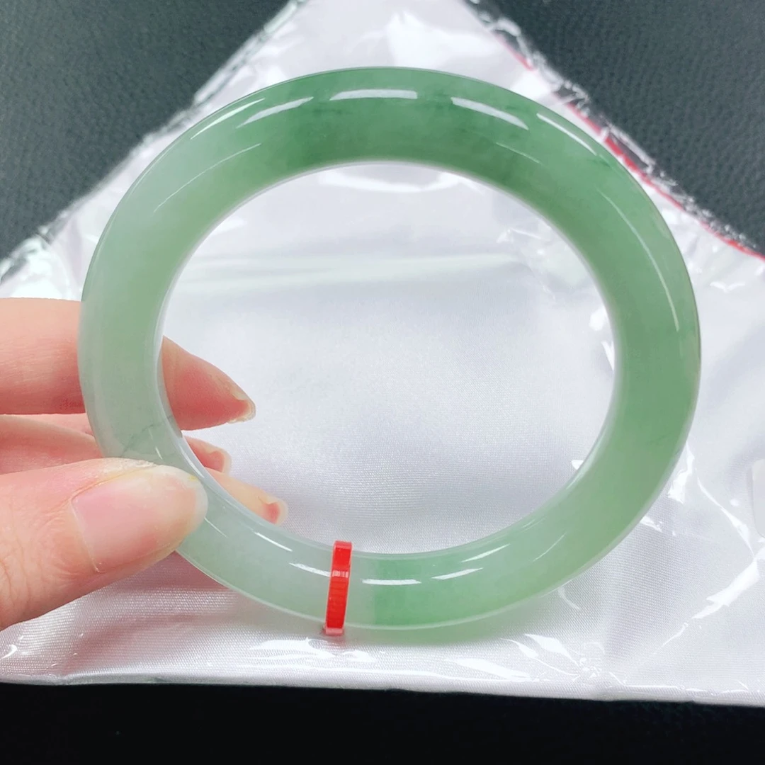 翡翠手镯未镶嵌57圈