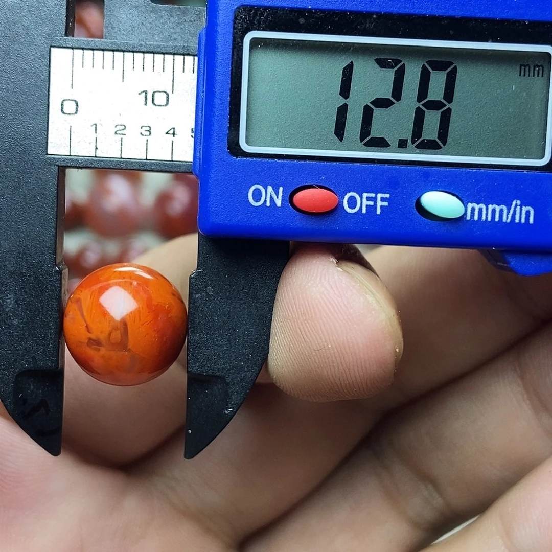 南红玛瑙未镶嵌配饰有瑕疵