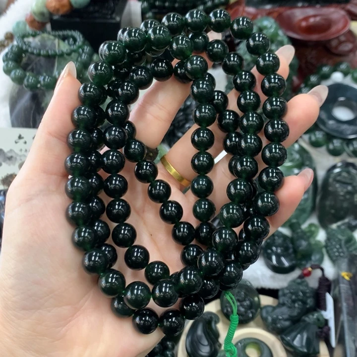 蛇纹石玉未镶嵌颈饰