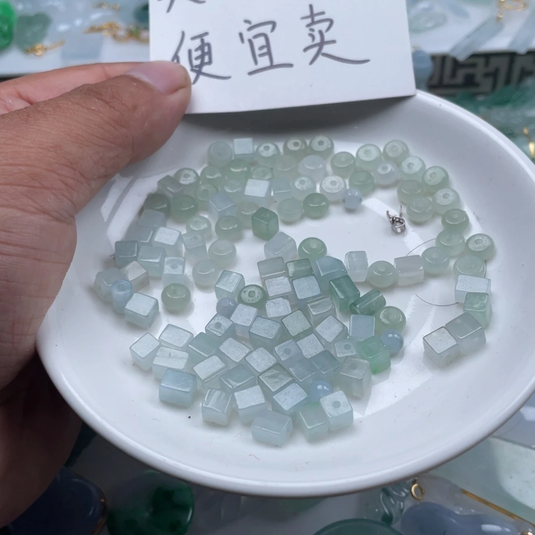 翡翠未镶嵌颈饰翡翠多样性发货一颗