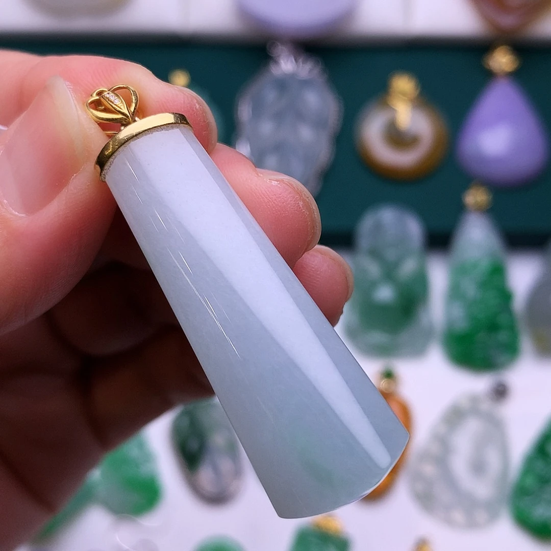 翡翠18K金镶嵌颈饰无事柱