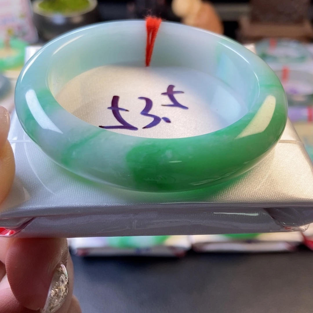 翡翠未镶嵌手镯28白底青