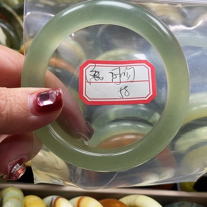 蛇纹石玉手镯未镶嵌月**玫