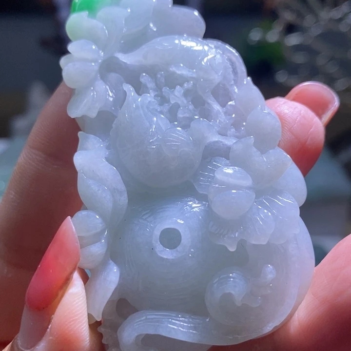 【闪购商品】翡翠未镶嵌颈饰荷叶鱼