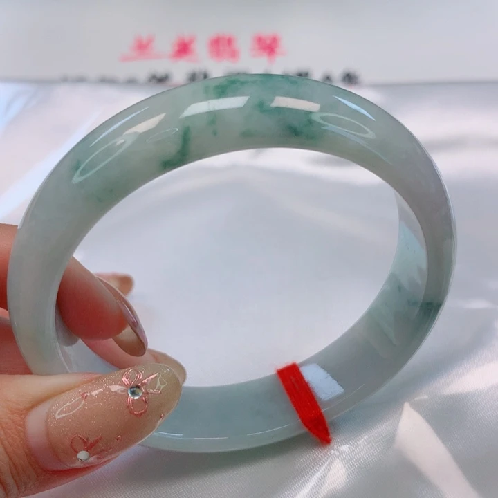翡翠手镯未镶嵌56圈