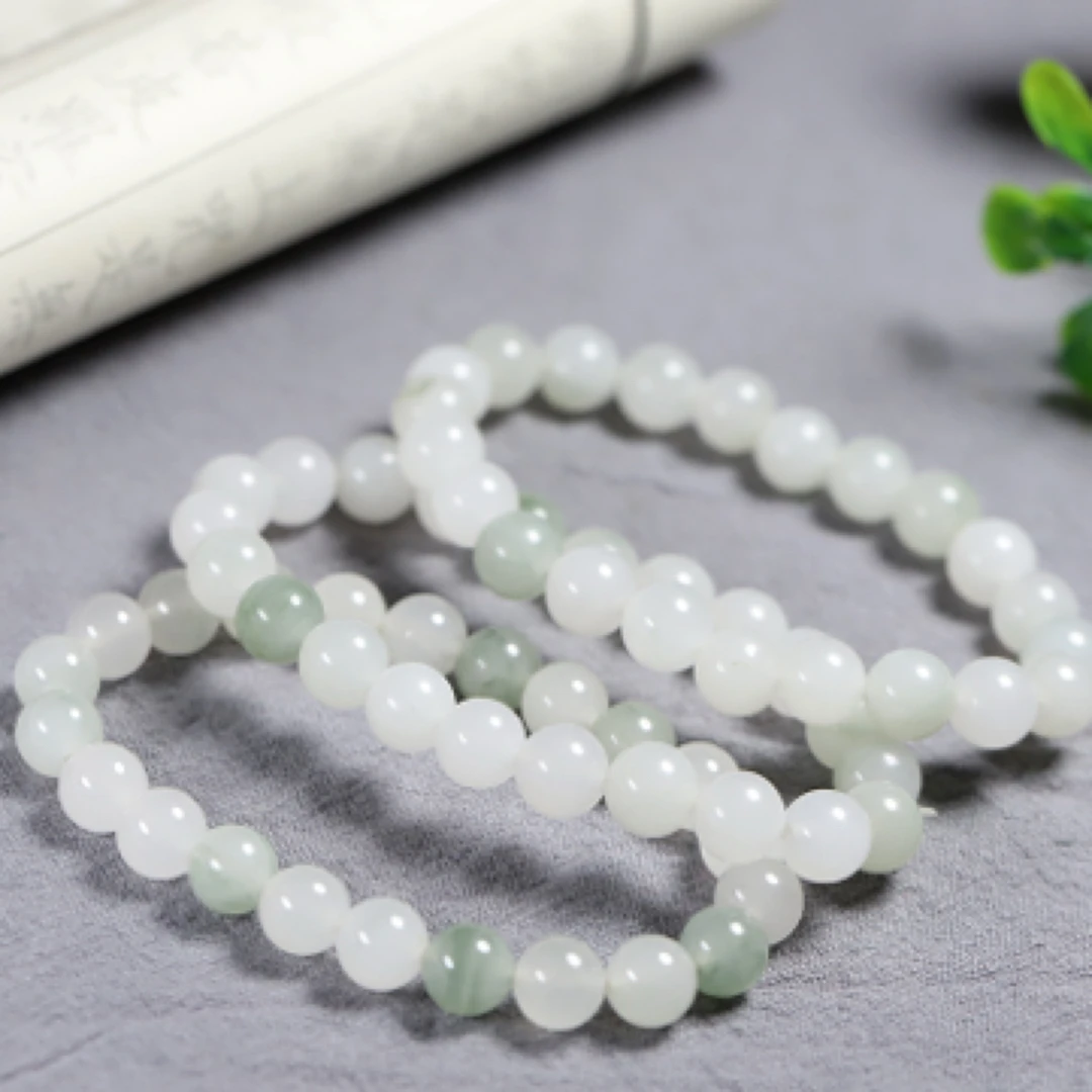 新疆天山翠玉手串渐变女款时尚百搭清新冰透（发一个，多样性发货）