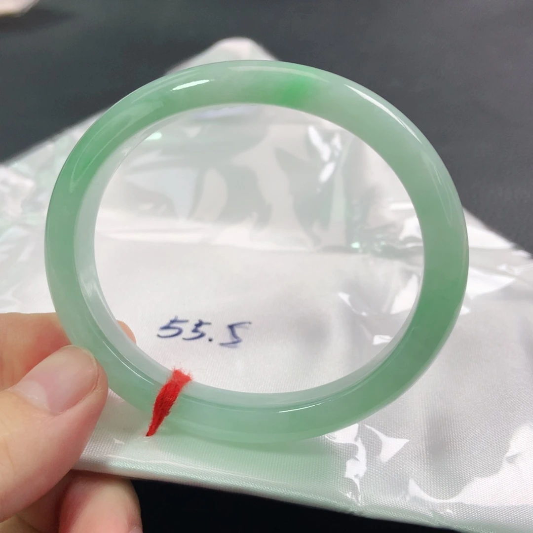 翡翠手镯（贵妃镯）未镶嵌1097号