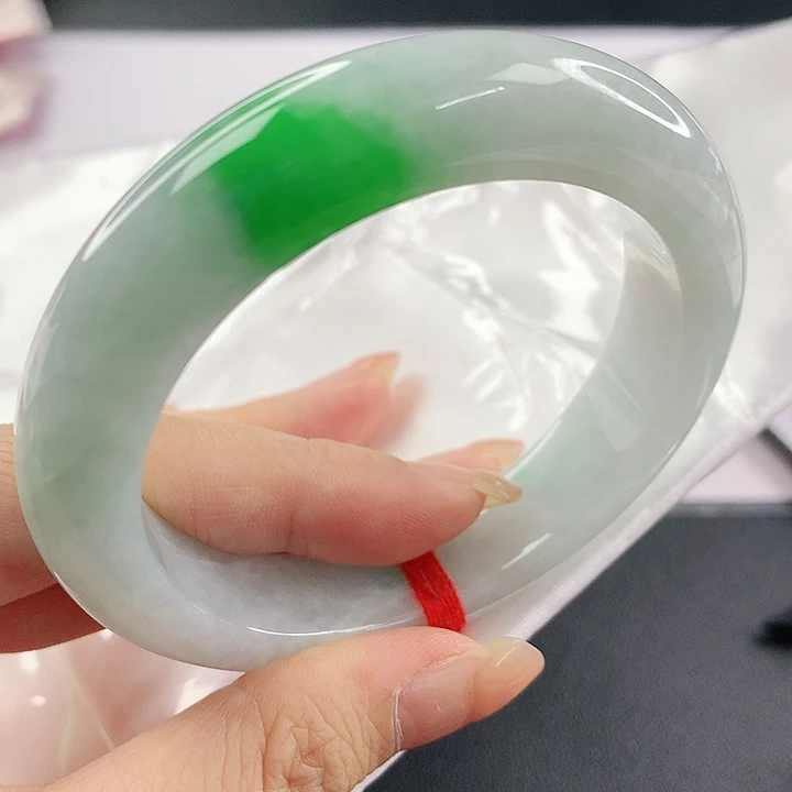 未镶嵌手镯翡翠，831