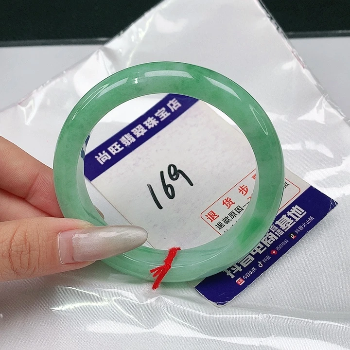 翡翠手镯未镶嵌翡翠12