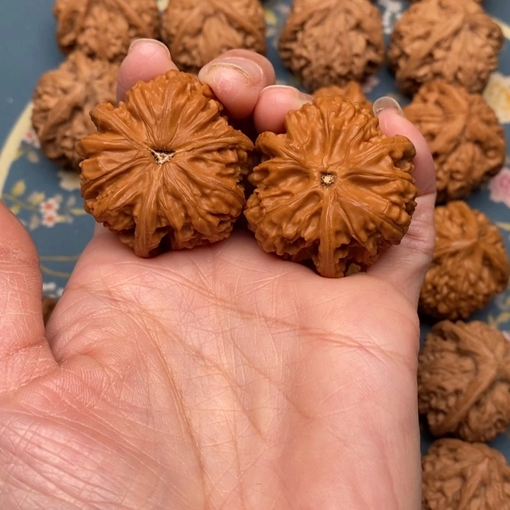 文玩核桃把件知***乐三棱