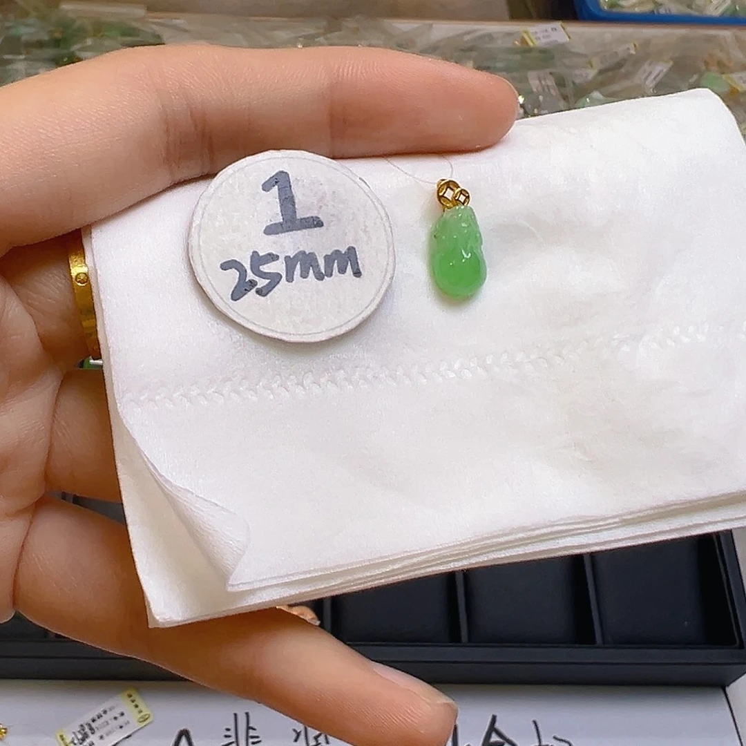 翡翠吊坠(不含链)18K金镶嵌我