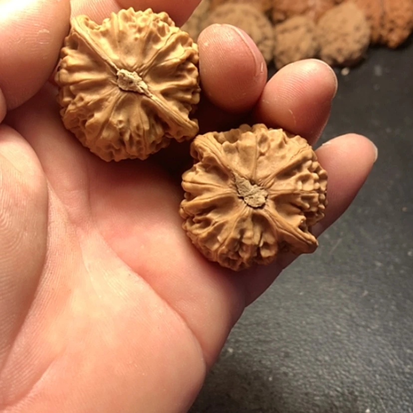 【闪购商品】文玩核桃吊坠无**刚宫灯