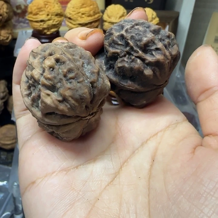 魏***9吊坠文玩核桃老树疙瘩包