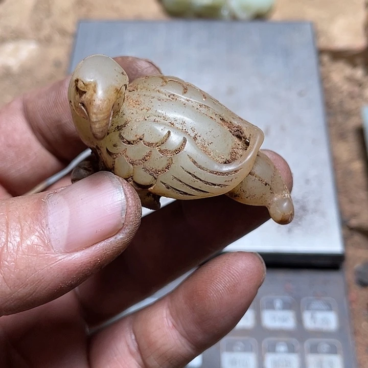 用***3和田玉（糖玉）未镶嵌颈饰