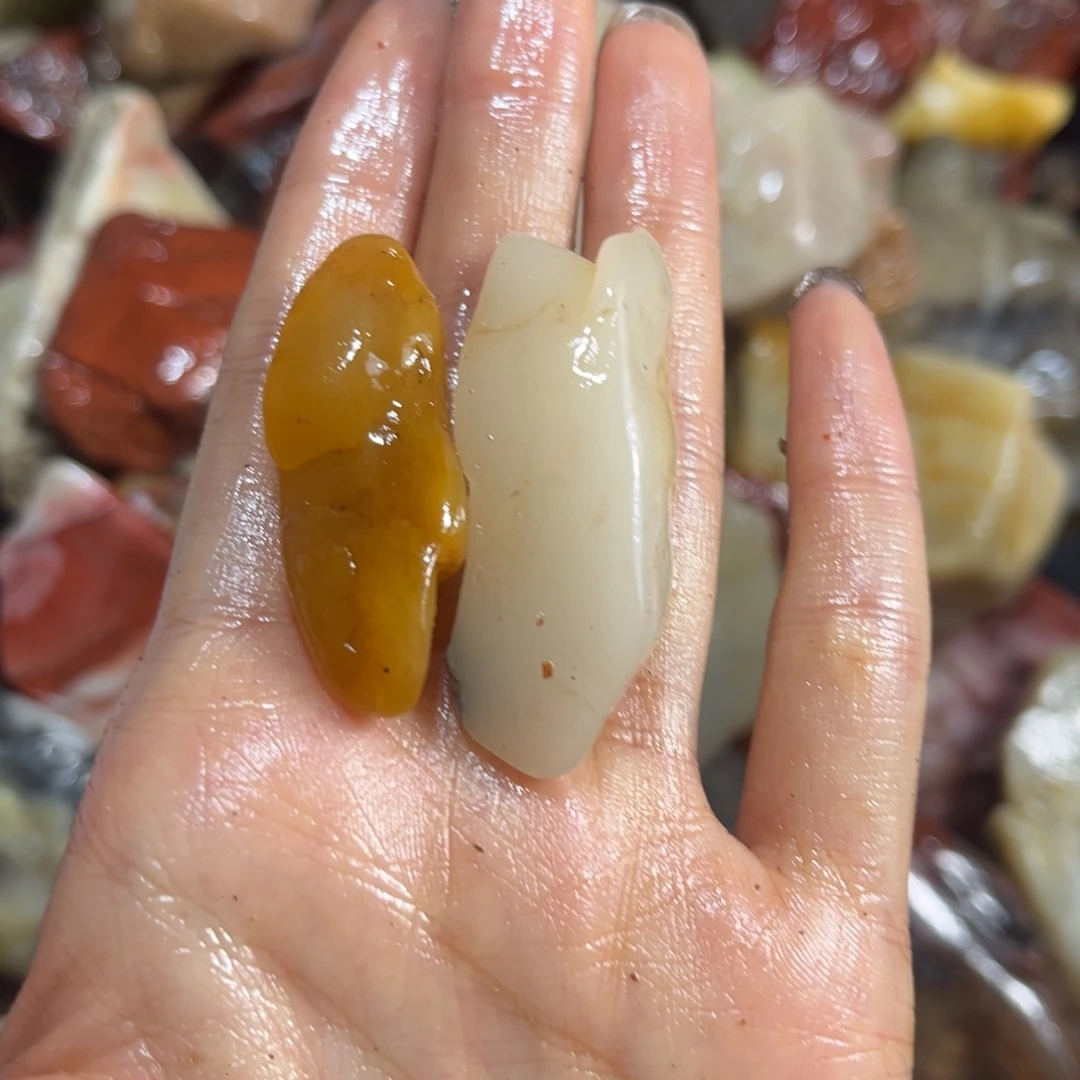 流***雨大叶紫檀（黑酸枝木类）寿山石