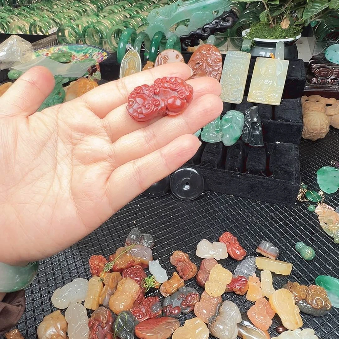 石英质玉（非洲翠）未镶嵌颈饰