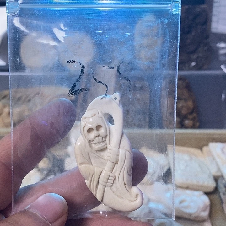 海**檬天然猛犸牙雕刻品