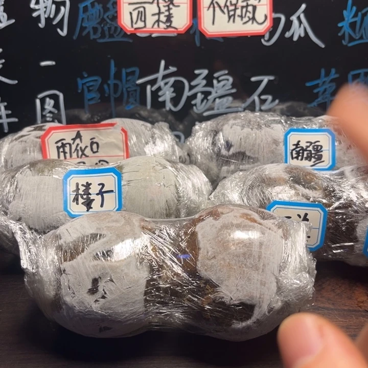 文玩核桃吊坠1盘龙虎头