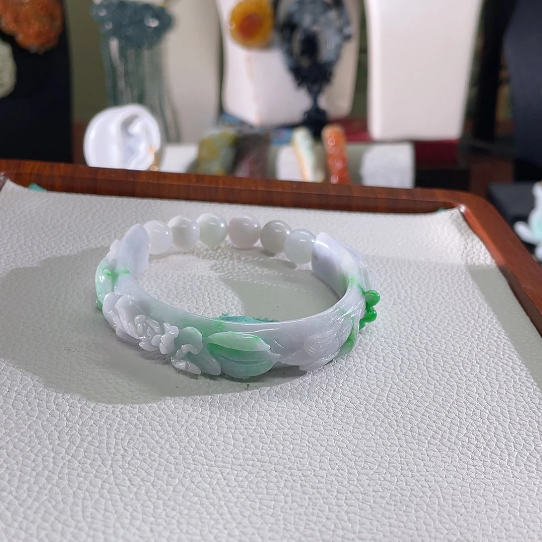 *****翡翠未镶嵌颈饰翡翠半镯