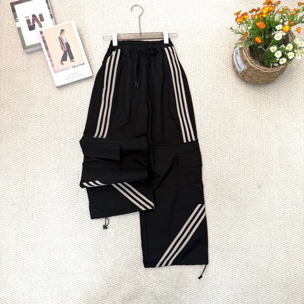 中大童拉条口袋加绒伞兵裤8028黑色