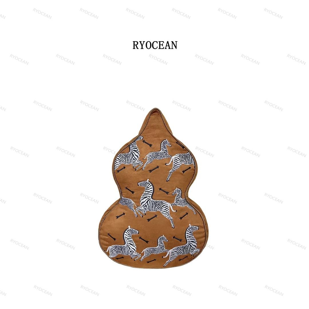 RYOCEAN原创国风重工刺绣款斑马葫芦造型抱枕