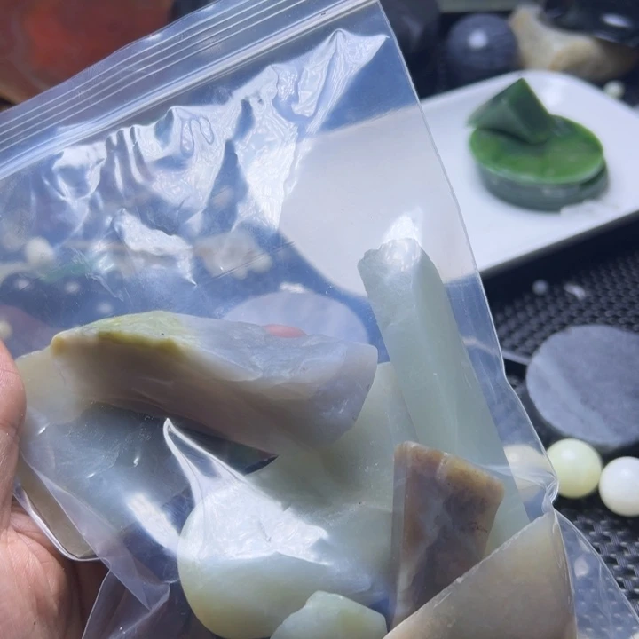 和田玉（糖玉）未镶嵌挂件