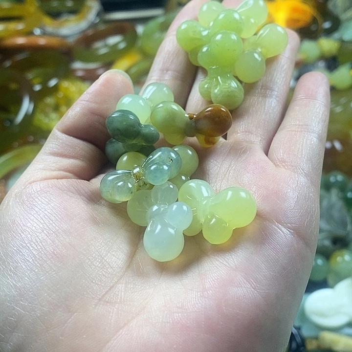 S***e蛇纹石玉未镶嵌颈饰