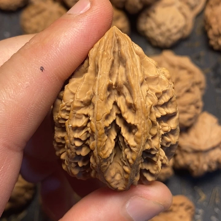 文玩核桃吊坠巍**敌文玩核桃异形单只