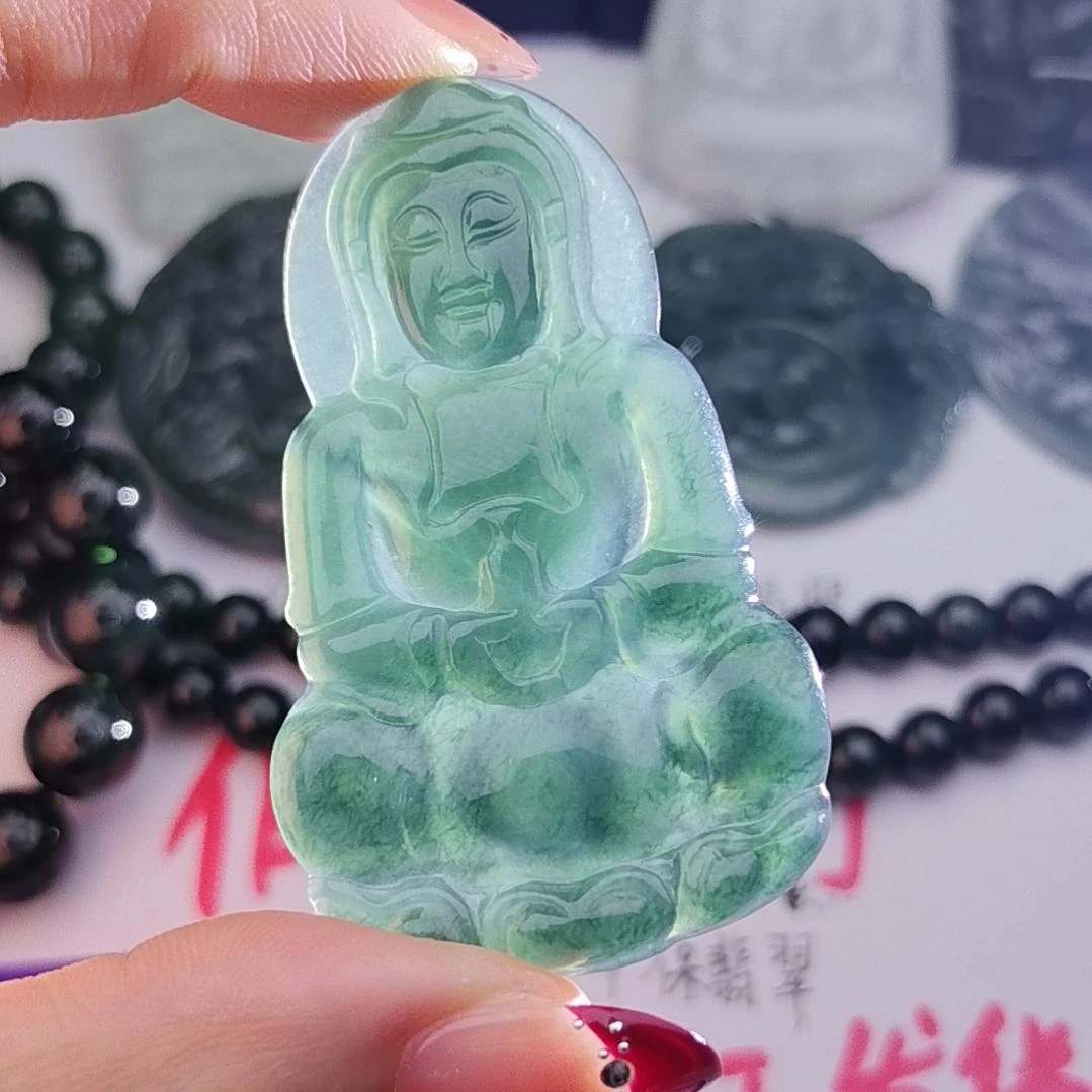 翡翠颈饰未镶嵌天然的A货翡翠