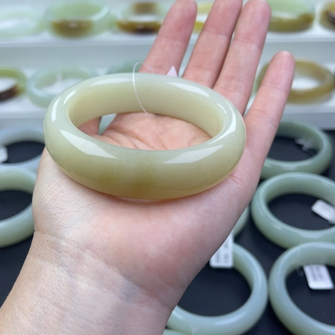 和田玉未镶嵌手镯