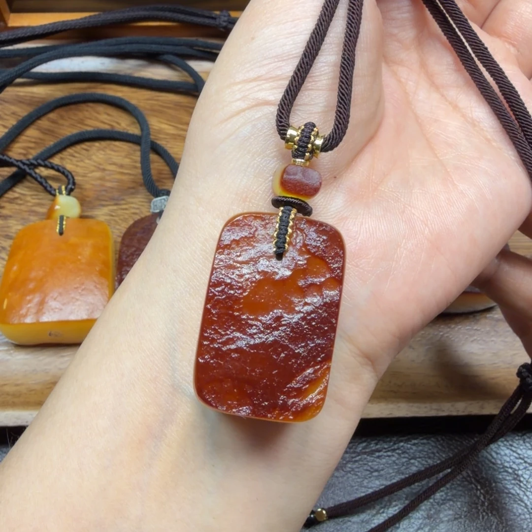 琥珀未镶嵌吊坠(赠链)