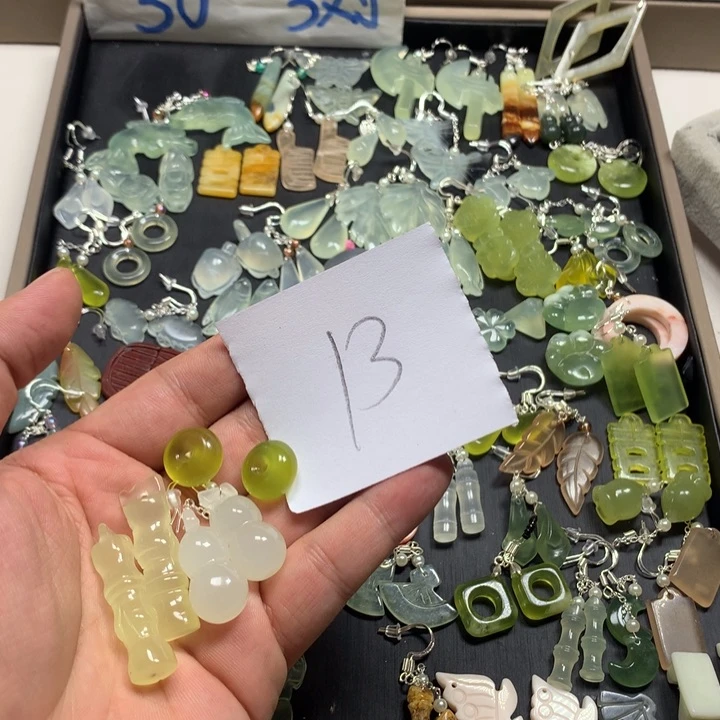 吴***主蛇纹石玉合金耳钉