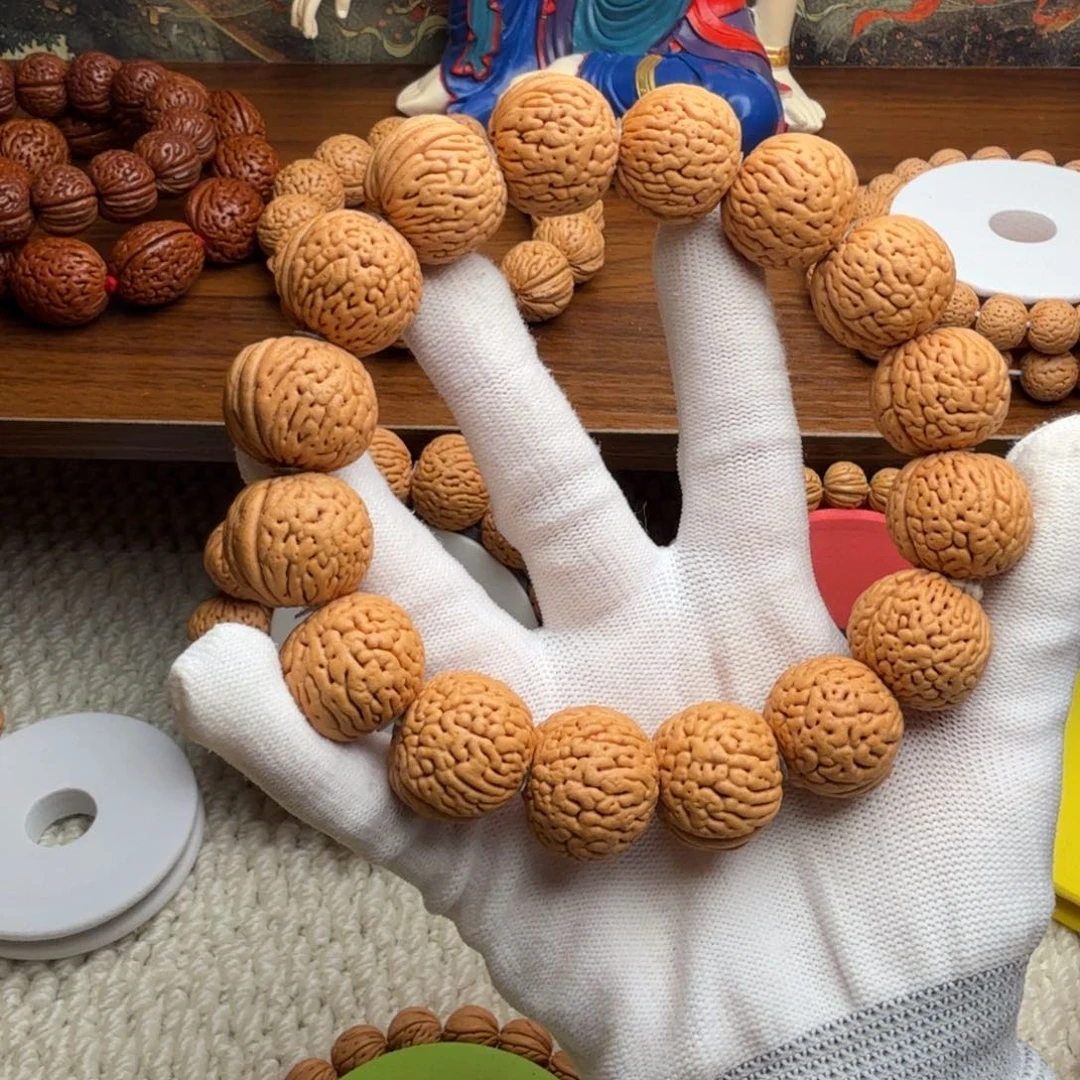 柱***哥吊坠桃核白月光手持