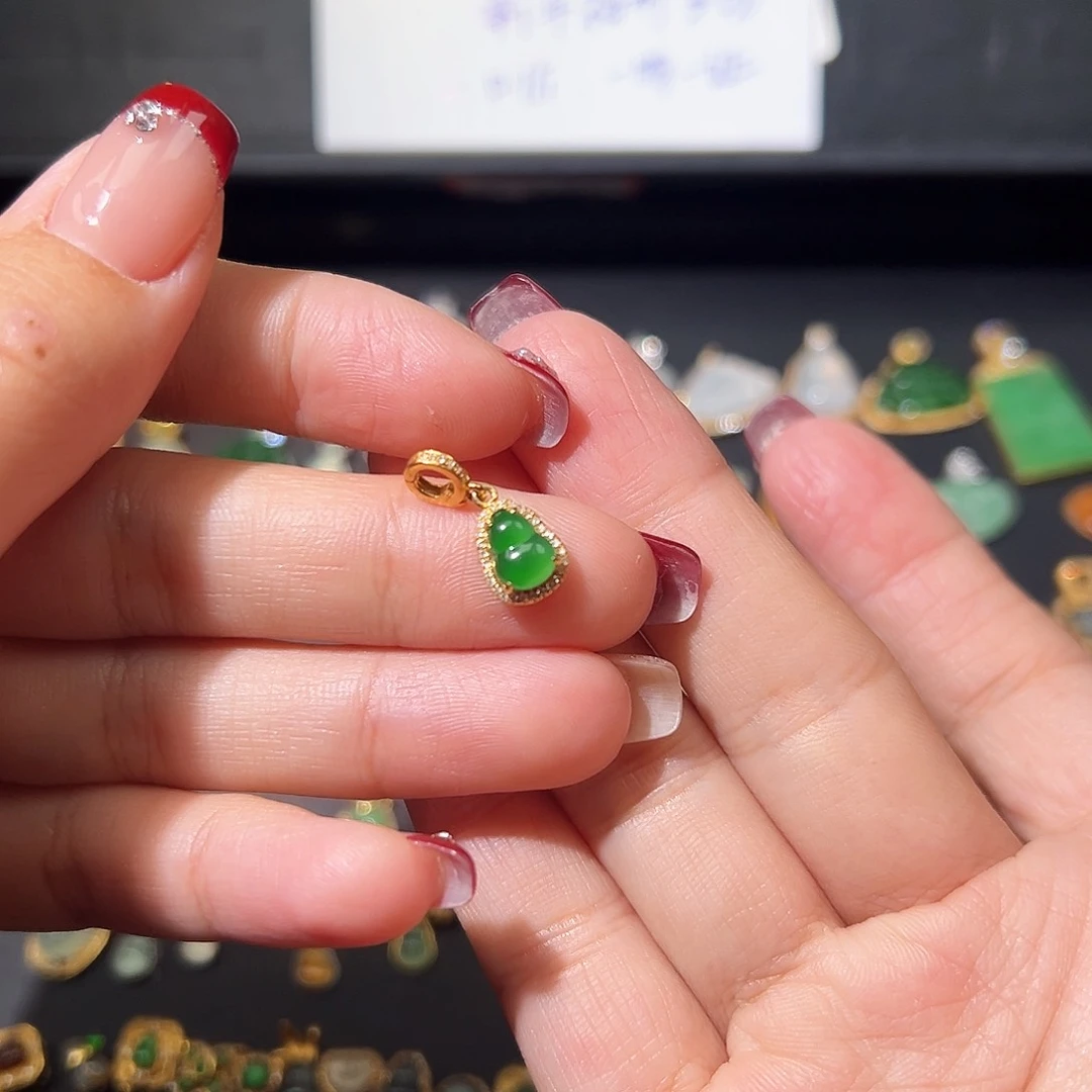 翡翠颈饰18K金镶嵌编****c吊坠