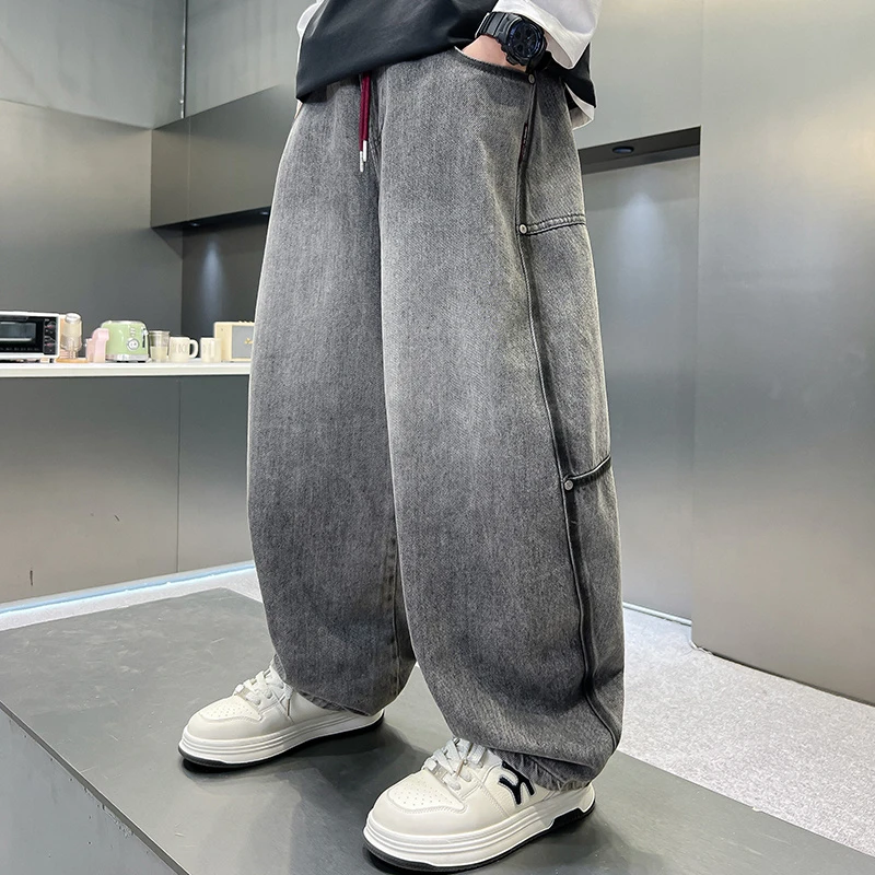 男童烟灰色拼接字母牛仔裤春秋2025新款儿童痞帅百搭直筒裤中大童