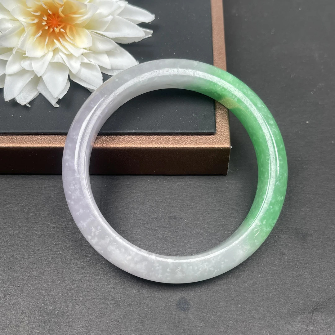 A1604意境雪花春彩58圈口翡翠手镯