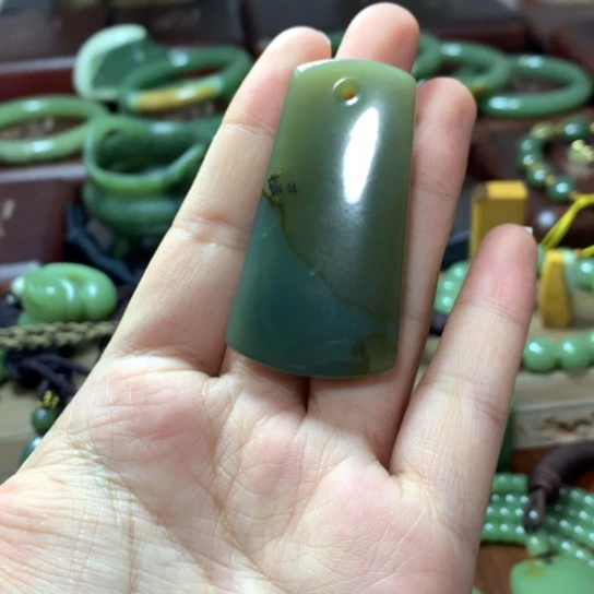 岫岩河磨玉（透闪石质玉）未镶嵌手镯