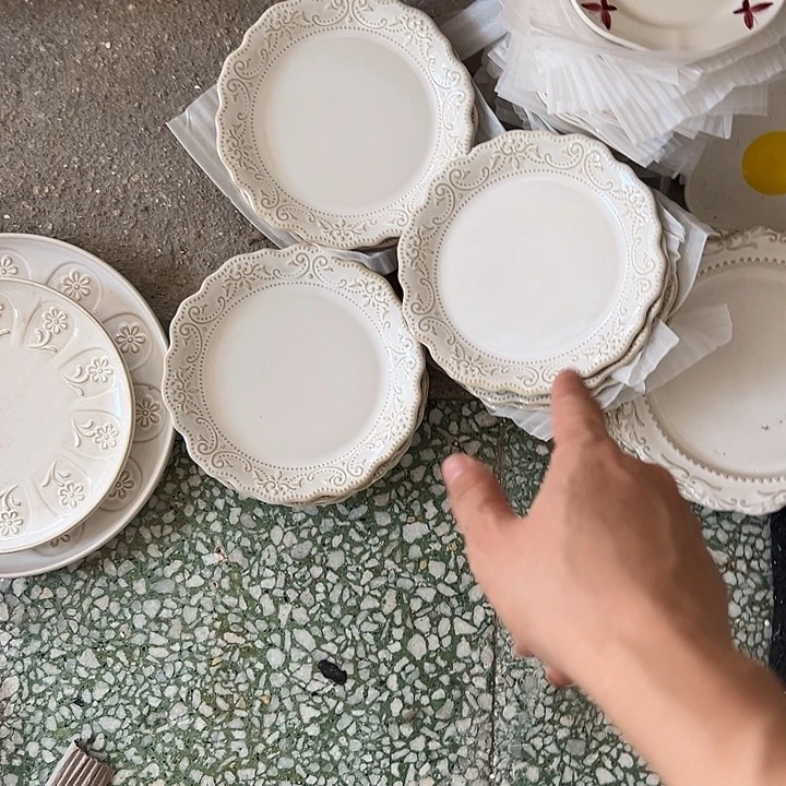 瓷片默认瑕疵商品桌子旁3个浮雕