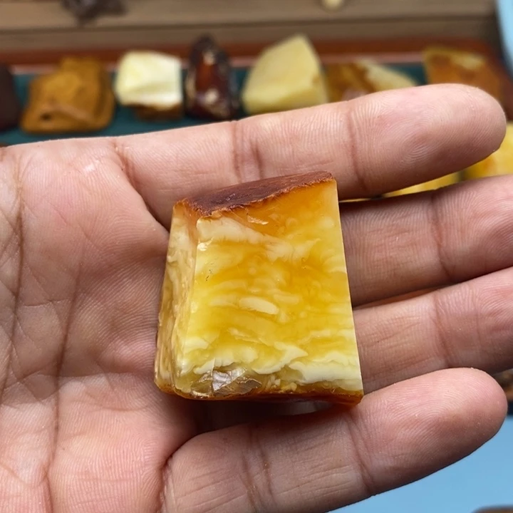 南***游定制琥珀未镶嵌天然蜜蜡原石