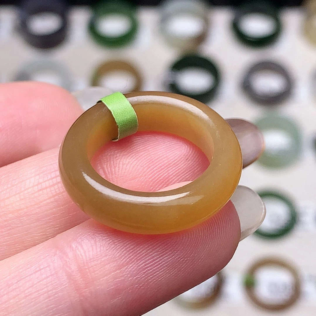 未镶嵌戒指和田玉房*宝