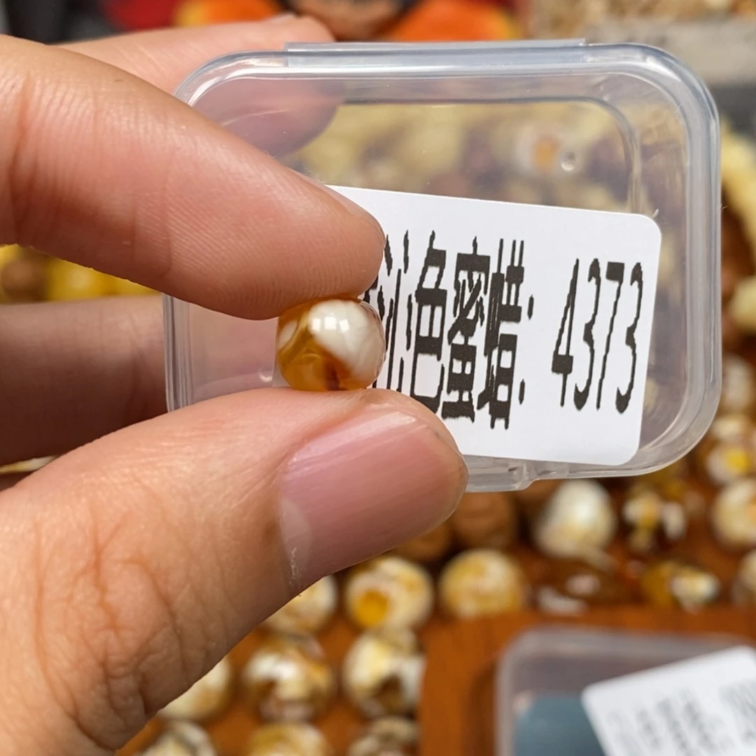 蜜蜡未镶嵌珠宝奇石4373